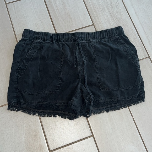Bella Dahl Frayed Pocket Short - Vintage Black - Picture 6 of 8